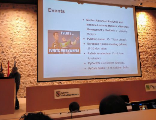 Els organitzadors del PyData Mallorca, presentant l'esdeveniment.
